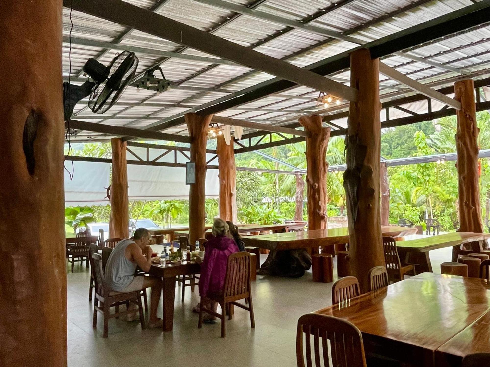 The Camper Lodge Khao Sok Ban Bang Bon Екстериор снимка